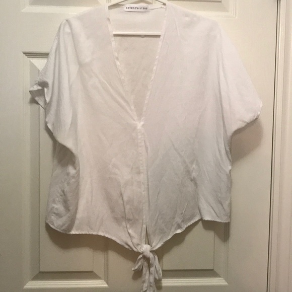 White top - Picture 1 of 1